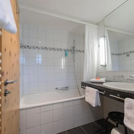 The Excelsior 4* ארוזה