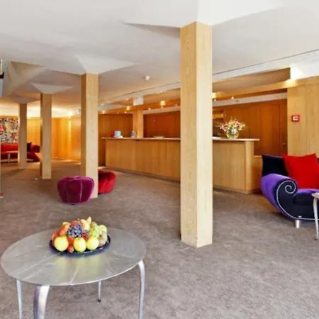 The Excelsior ארוזה