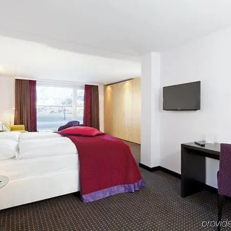 The Excelsior ארוזה